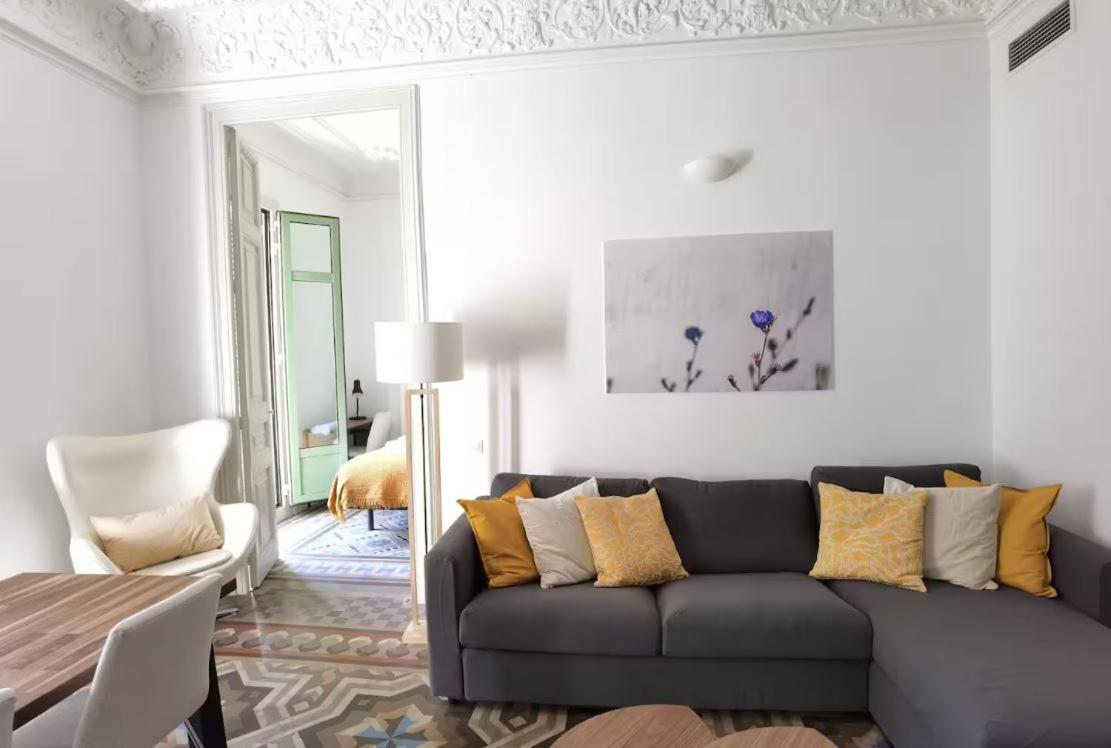 M&E Agency Apartments Valencia 277 By Marta And Emanuele Barcelona Ngoại thất bức ảnh